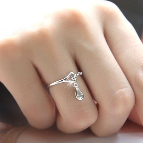 Jewelry - 🌹 Dainty and cute Heart chain ring in .925